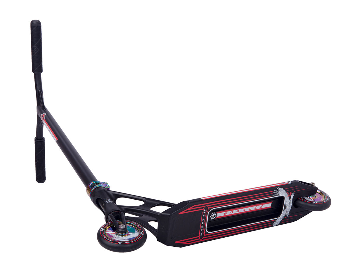 Striker BGSeakk Magnetit Stunt Scooter - Black/Rainbow