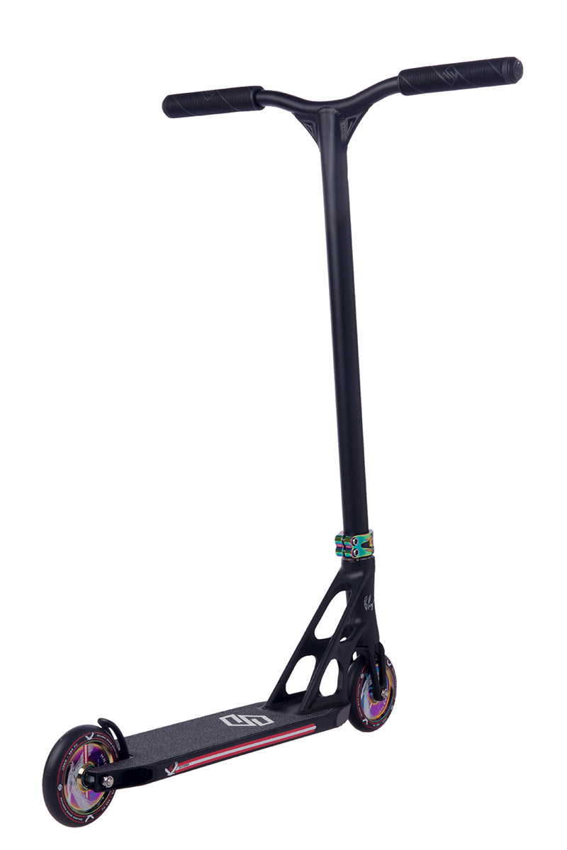 Striker BGSeakk Magnetit Stunt Scooter - Black/Rainbow