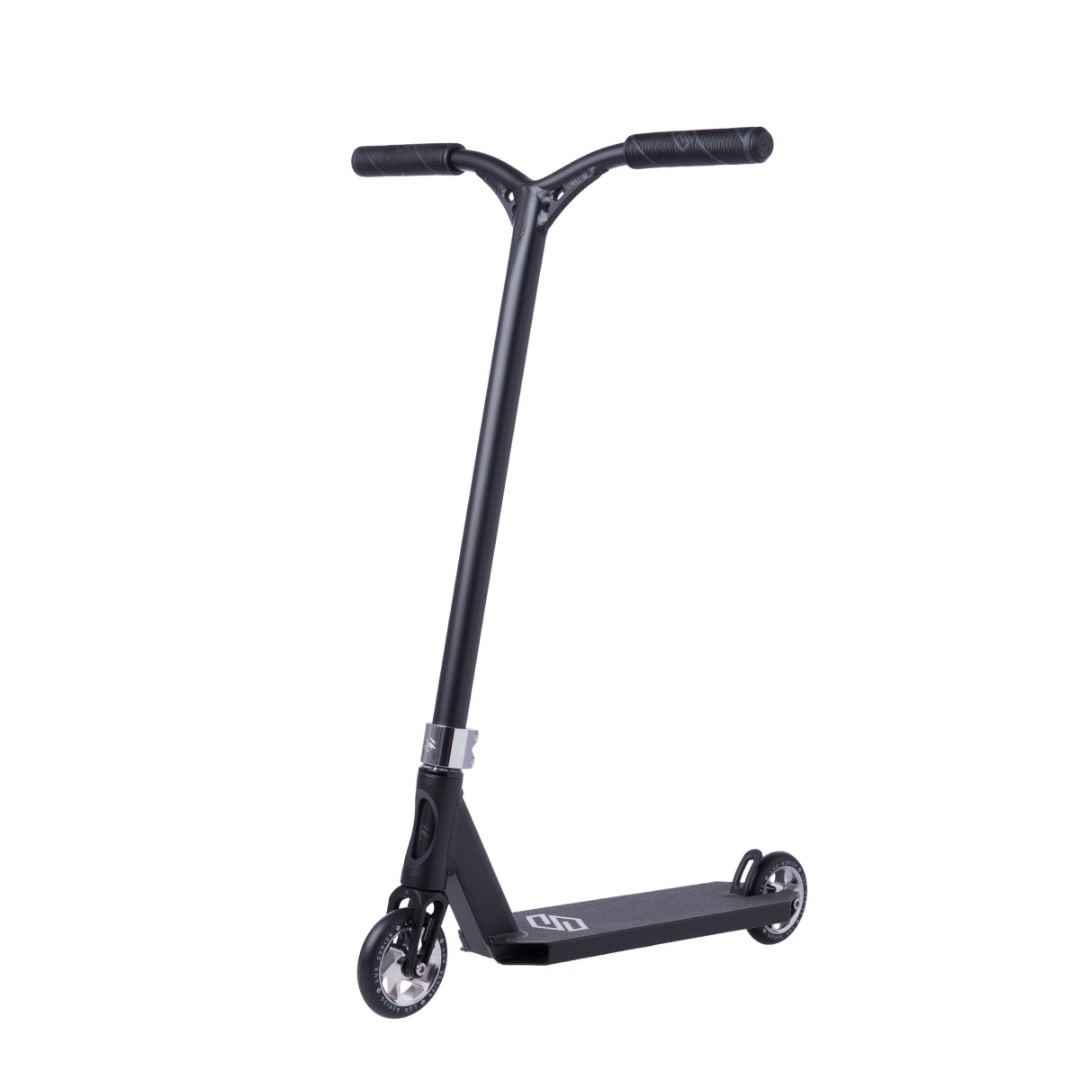 Striker Lux Stunt Scooter - Black/Chrome