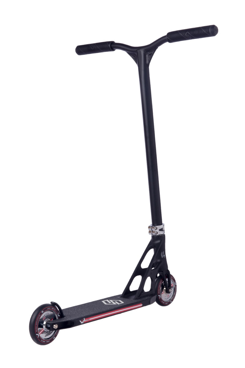 Striker BGSeakk Magnetit Stunt Scooter - Black/Chrome