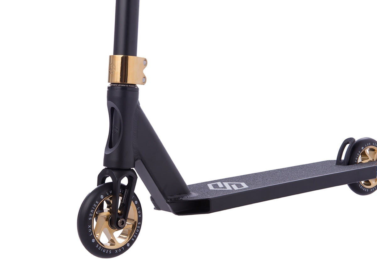 Striker Lux Trick Løbehjul - Black/Gold Chrome